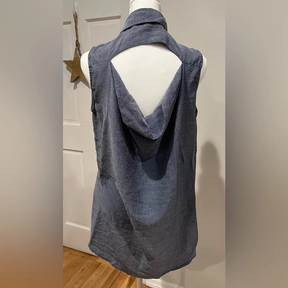 CAbi Blue Chambray Style 387 High Low Cut Out Sleeveless Button Up Top Medium - Picture 2 of 5